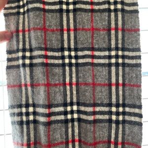 Burberry vintage scarf 100%wool